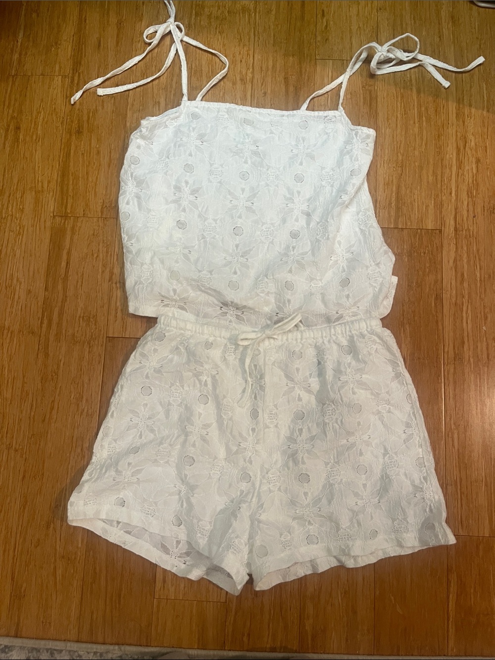 H&M White Eyelet Lace Tie-Strap top and shorts set